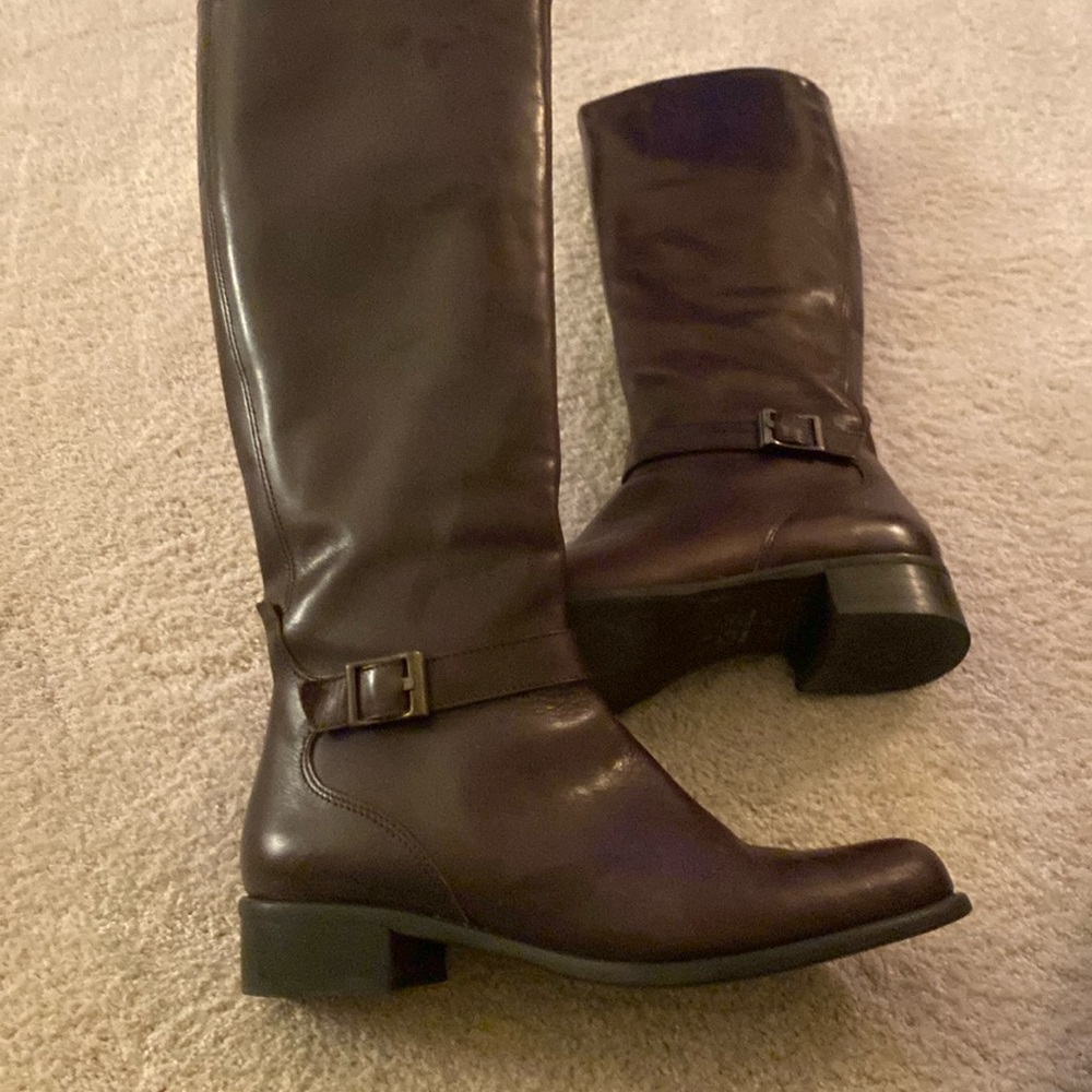 Coach Knee High Boots. Made in Italy
9B. Only worn once